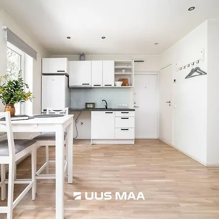 Near Center, Free Parking *