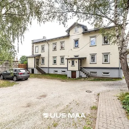 Near Center, Free Parking