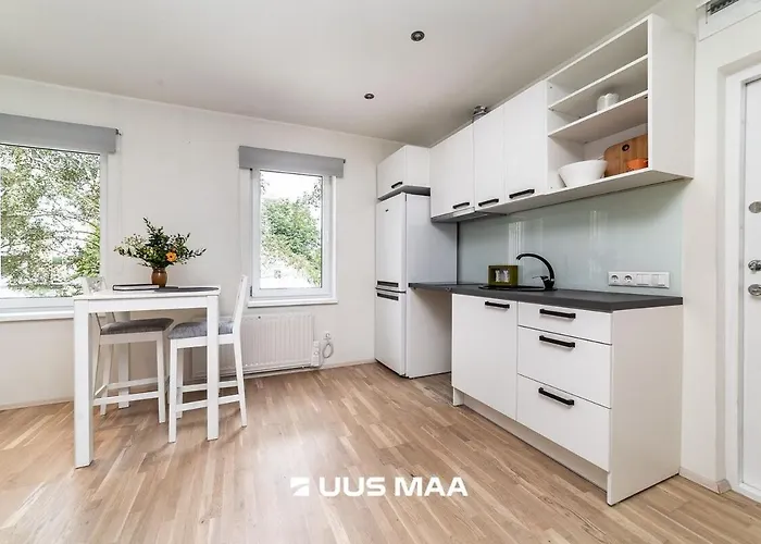 Near Center, Free Parking *