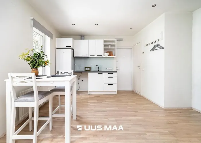 Near Center, Free Parking *