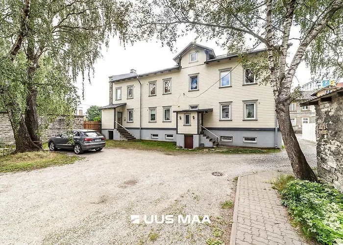 Near Center, Free Parking